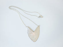 Load image into Gallery viewer, Necklace Silver - TULIP SHIELD
